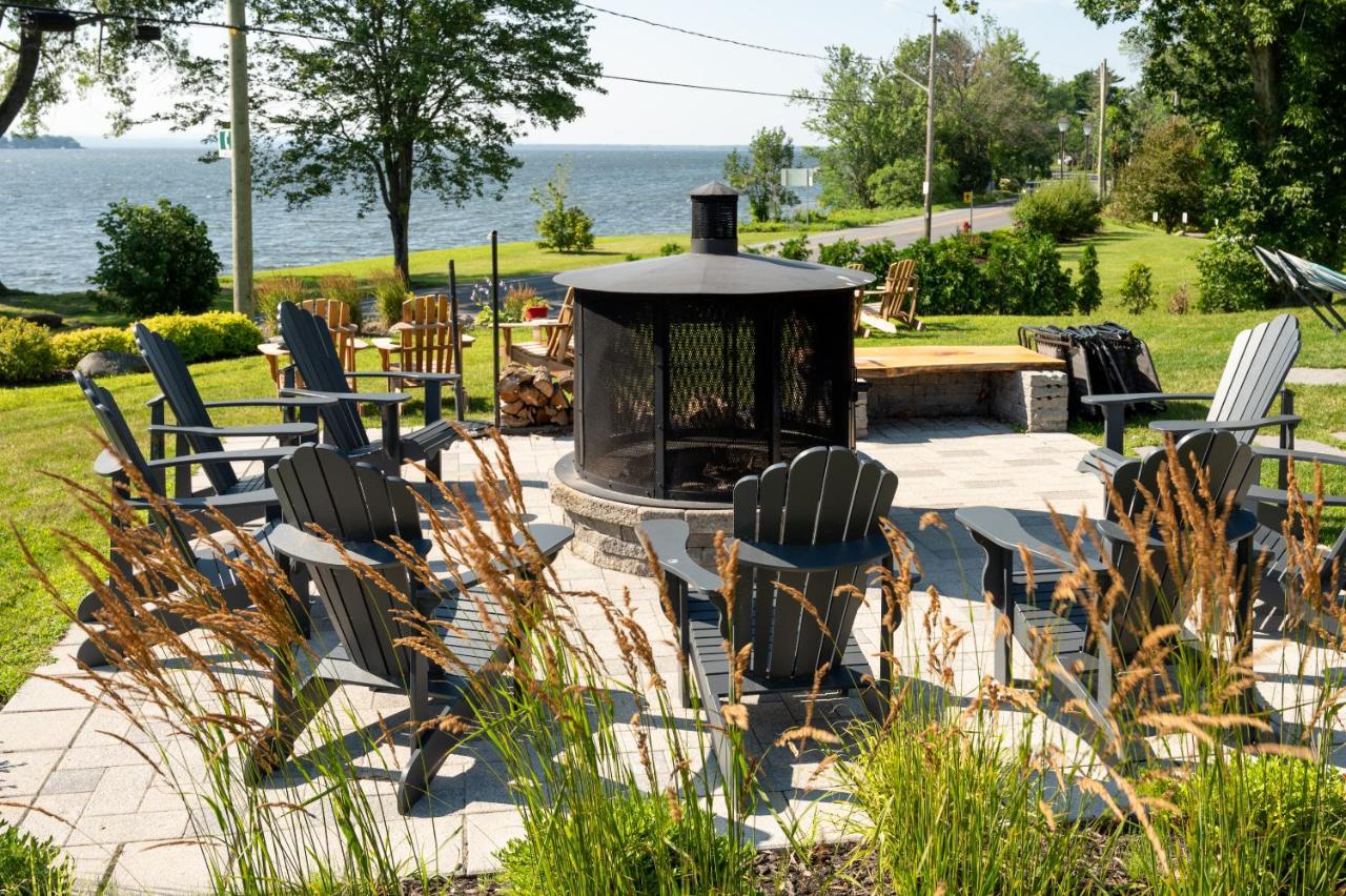La Cache Du Lac Champlain Venise en Quebec Bagian luar foto