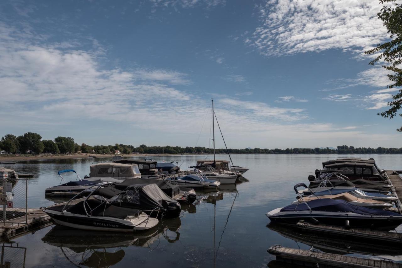 La Cache Du Lac Champlain Venise en Quebec Bagian luar foto